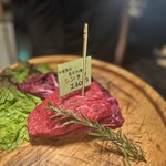 暴走熟成肉庫　肉アバンギャルド 秋葉原 - 熟成肉しんたま230g  焼く前