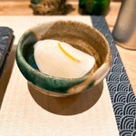 焼鳥 空 - カブの生酢漬け　おかわり自由な口直し