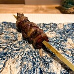 焼鳥 空 - ハツモト
      
      最初の心臓よりと、コッテリとした鳥の脂の旨みとプルンプルンシャクっとした歯応え