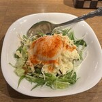 酒と魚とオトコマエ食堂 - 温玉のせポテトサラダ549円