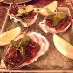 生オイスター（レモングラスとハーブの冷製）１個￥３９８