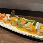 寿し肴和志 - ◉ 海鮮生春巻きサラダ　1,200円（税込）
      　☘️人参のドレッシングが、よく合います！