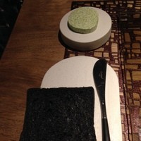 mori - 竹炭のパンと海藻のバター