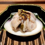 日本料理FUJI - 蛤飯蒸し  フキノトウの葉っぱを炙ってのせてあるんだけど、これがめちゃくちゃ春の香り