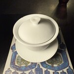 Alternative - 1皿目ビスクのビスク、黒トリュフ、月光（ユリネ）。