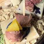 Alternative - 猪のハムとカブのピクルス、ジビエのパテ、イエロービーツ