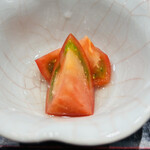 鮨旬美西川 - トマトをレモン酢に漬けたお口直し