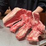 しろ - 何やら熟成ステーキ肉料理店の見せ方みたいですが、このお店にこのプレゼン、なんか新鮮です。