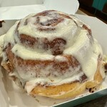 Cinnabon - 料理写真:クラシック・ロール (Classic Roll) 6.89ドル
2025年1月24日