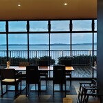 虹と海 - こんな感じのテーブルも