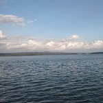 虹と海 - 少し日が差して来ました