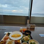 虹と海 - 七尾湾を眺めながらの朝食