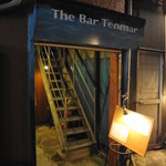 The Bar Tenmar - タバコやの２Ｆ　路地を入ると入り口らしきモノが・・・