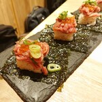 個室 神戸焼肉×食べ放題専門店 肉丸 - 手巻きにくら寿司