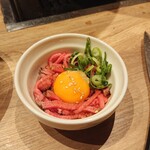個室 神戸焼肉×食べ放題専門店 肉丸 - 炙りユッケ