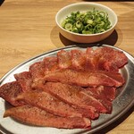 個室 神戸焼肉×食べ放題専門店 肉丸 - 【つきだし】牛タンネギ盛り