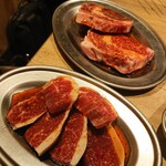 個室 神戸焼肉×食べ放題専門店 肉丸 - 黒毛和牛カルビ／黒毛和牛ロース肉塊ステーキ