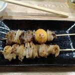 焼き鳥 でん - もつ、皮