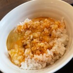 こがらや - 牛すじカレーうどんセット(930円)の卵かけごはん