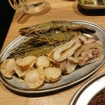 個室 神戸焼肉×食べ放題専門店 肉丸 - 海鮮盛り合わせ
