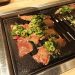 個室 神戸焼肉×食べ放題専門店 肉丸 - 牛タンネギ盛り