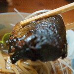 越廼 - “ニシン”を箸で持上げ口に運ぶとホロッと“身”が崩れます。すると優しい“佃煮”のような甘さと旨みが口の中に拡がります。