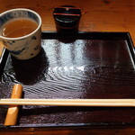 越廼 - 始めに提供されたのは香ばしい”蕎麦茶”でした。