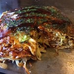 広島風お好焼き本舗 - 断面はこんな感じ