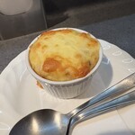 ゴメンネJIRO - グラタン 21分かかるので先に注文。　みっちり入っています。