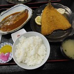 市場食堂 せん政水産 - あじフライと鯖の味噌煮2000円