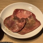 国産牛焼肉くいどん - 上タン塩とうす切り牛タン塩の合盛　748円