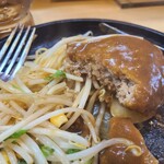 ハロキ - ハンバーグを割ったところ