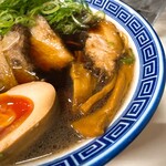 荒野のラーメン - 味玉醤油ラーメン+ネギ_¥900+¥100