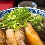 荒野のラーメン - 味玉醤油ラーメン+ネギ_¥900+¥100