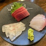 越乃商店 - お刺身三種盛合わせ¥1,180