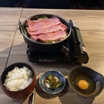 282403009 - すき焼き定食（1,300円）
                    寄せて臨戦体制に入ります