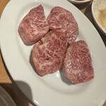 炭火焼肉ホルモン まるは - 