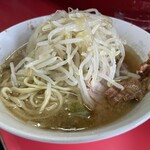 ラーメン二郎 三田本店 - 小ラーメン麺少なめ　野菜少なめ　子供だから少なくしてくれてると予想