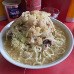 ラーメン二郎 三田本店 - 小豚ラーメン麺少なめ　ニンニク、脂マシ