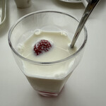 六花亭 - イチゴミルク