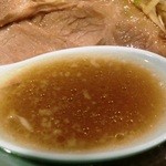 小晴 - スープは醤油ダレが少し濃い感じ