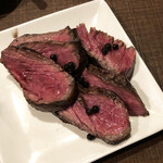 肉山 - 7．サガリの塩漬け黒胡椒のせ