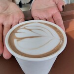 B-yond - カフェ・モカ  570円   お手々プライスレス