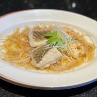 龍天門 - 選べる一品：海老と鮮魚の香港蒸し 特製醤油ソース