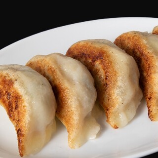 モチモチの皮が絶品★鹿児島県産黒豚焼き餃子