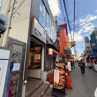 大阪 京橋 鮨 黒潮海閤 - 入り口はややわかりにくく、パチンコ屋の手前です