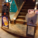 Wakafe Tsuki - 階段を上がったところにお店はあります。