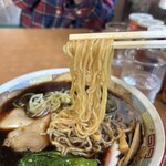 ますや本店 - 麺は、ちぢれ麺を選択。