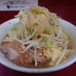ラーメン二郎 - ラーメン100%（ニンニク、ヤサイ、カラメ、900円）