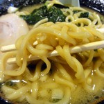 yokohamaiekeira-menkomadaishouten - 麺リフトアップ　太麺です。